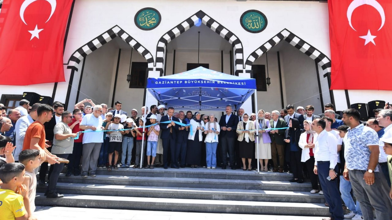 Gülsüm Eruslu Karşıyaka Merkez Camii Açıldı