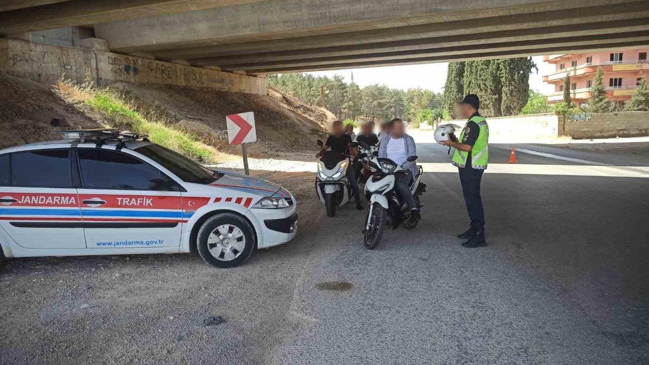 Gaziantep'te Jandarmadan motosiklet sürücülerine denetim