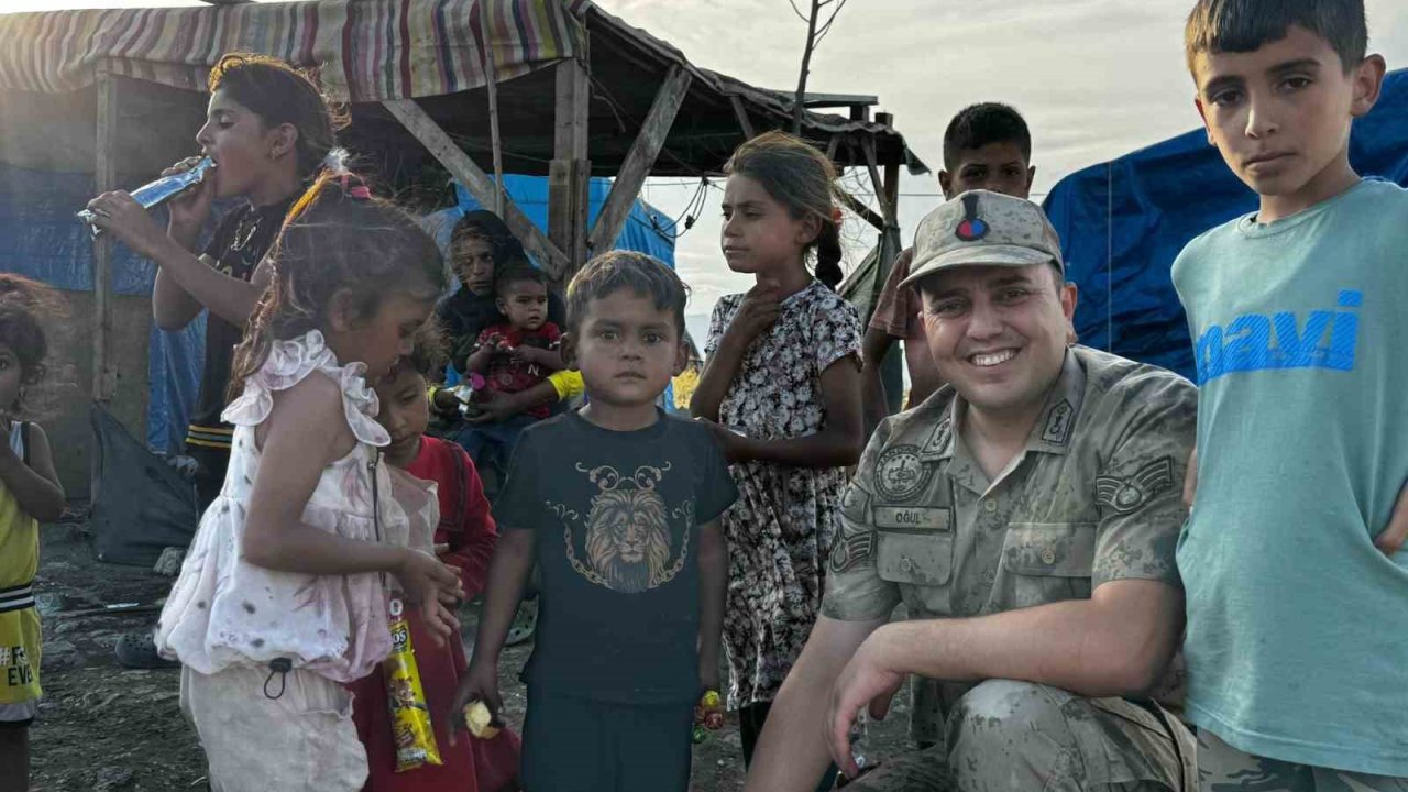 Gaziantep'te Jandarma Yüzleri Güldürdü