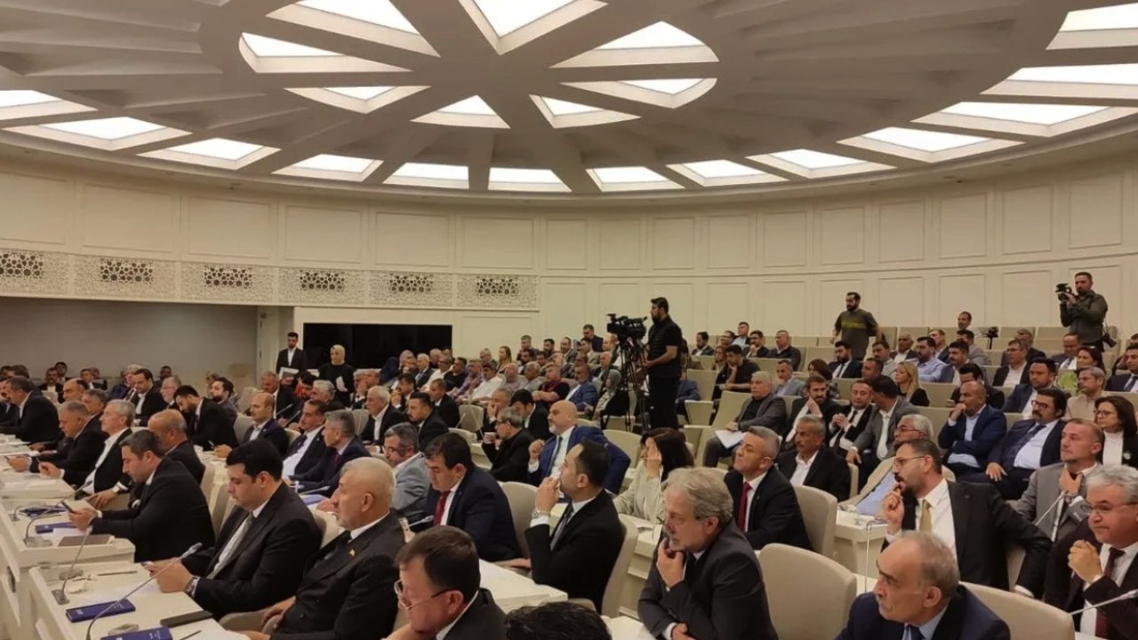 Gaziantep Büyükşehir Meclisi’nde şok istifa