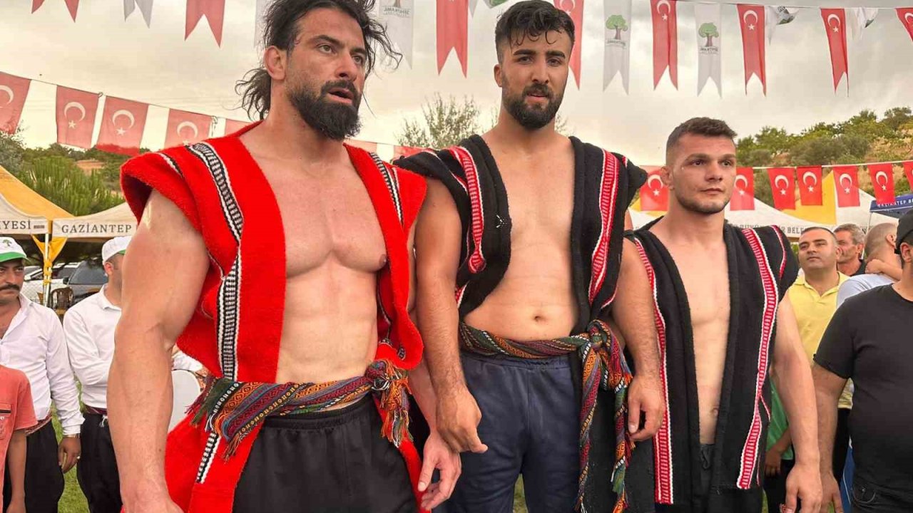 Gaziantep'te 420 güreşçi er meydanında ter döktü