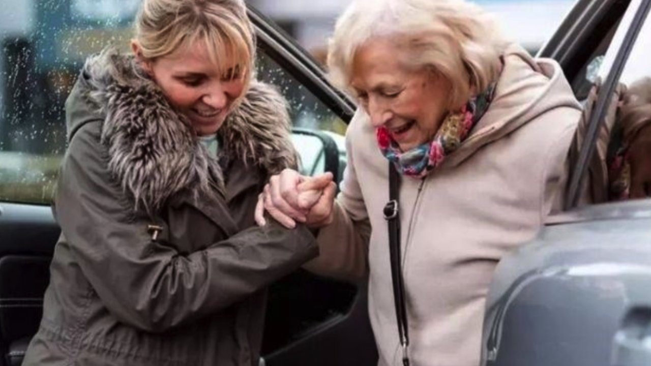 Astrolojinin Şefkat Haritası: İyilikseverler Hangi Burçtan Çıkıyor? İşte Yardımın Yıldızları!