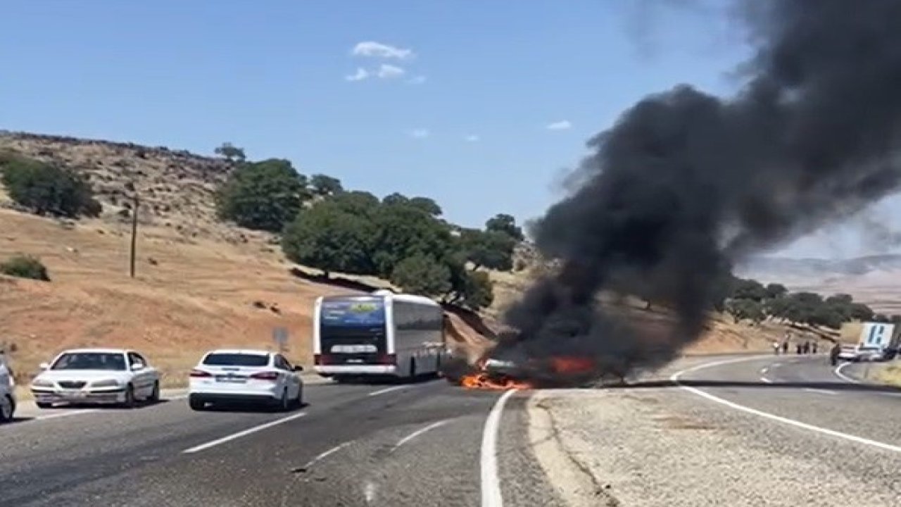 Gaziantep'te Tıra çarpan otomobil alev aldı: 1 yaralı