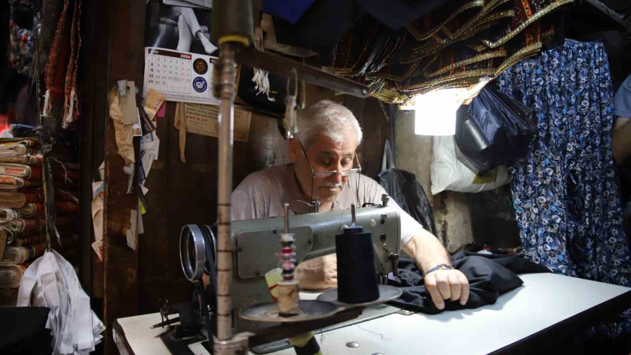 Gaziantep'te El Emeği Göz Nuruyla 61 Yıldır Mesleğini Yaşatıyor!