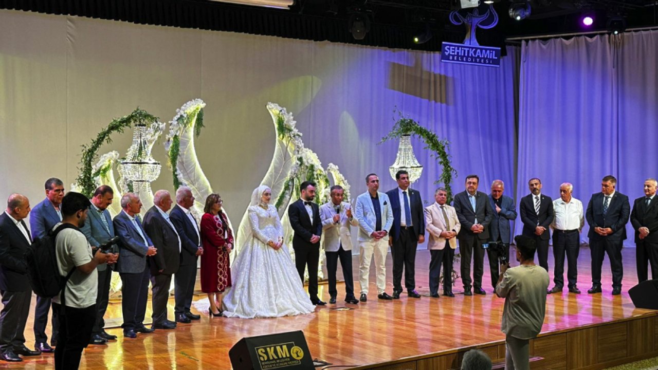 Gaziantep'te Bol Şahitli Muhteşem Nikah! Gaziantep'in Siyaset ve İş Dünyası Bu Nikahta Buluştu