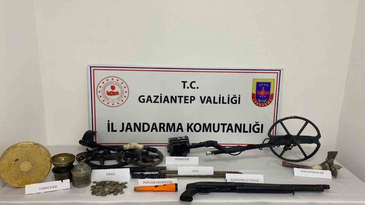 Gaziantep'te Jandarma'dan Tarihi Eser Operasyonu: Çok sayıda tarihi sikke ve paralar ele geçirildi!