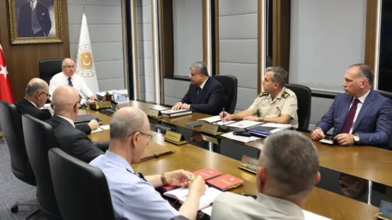 Ankara'da kritik toplantı! Bakan Güler, birlik komutanları ile görüştü, Suriyeli sığınmacılar mesajı dikkat çekti