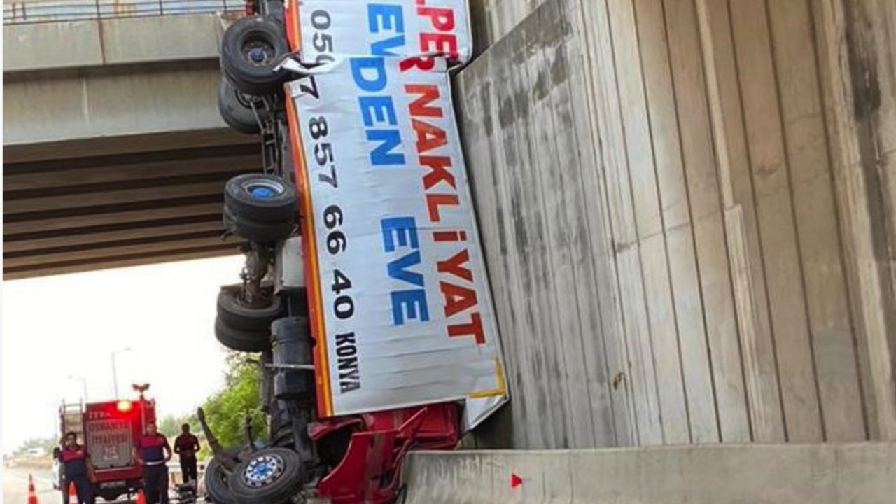 Tarsus-Adana-Gaziantep (TAG) Otoyolu'nda FECİ KAZA! TIR KÖPRÜDEN UÇTU