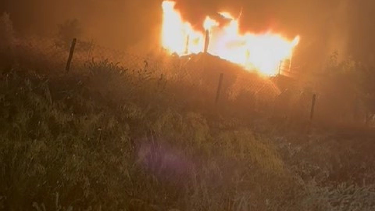 Uğruna cinayet işlenen ev kundaklandı