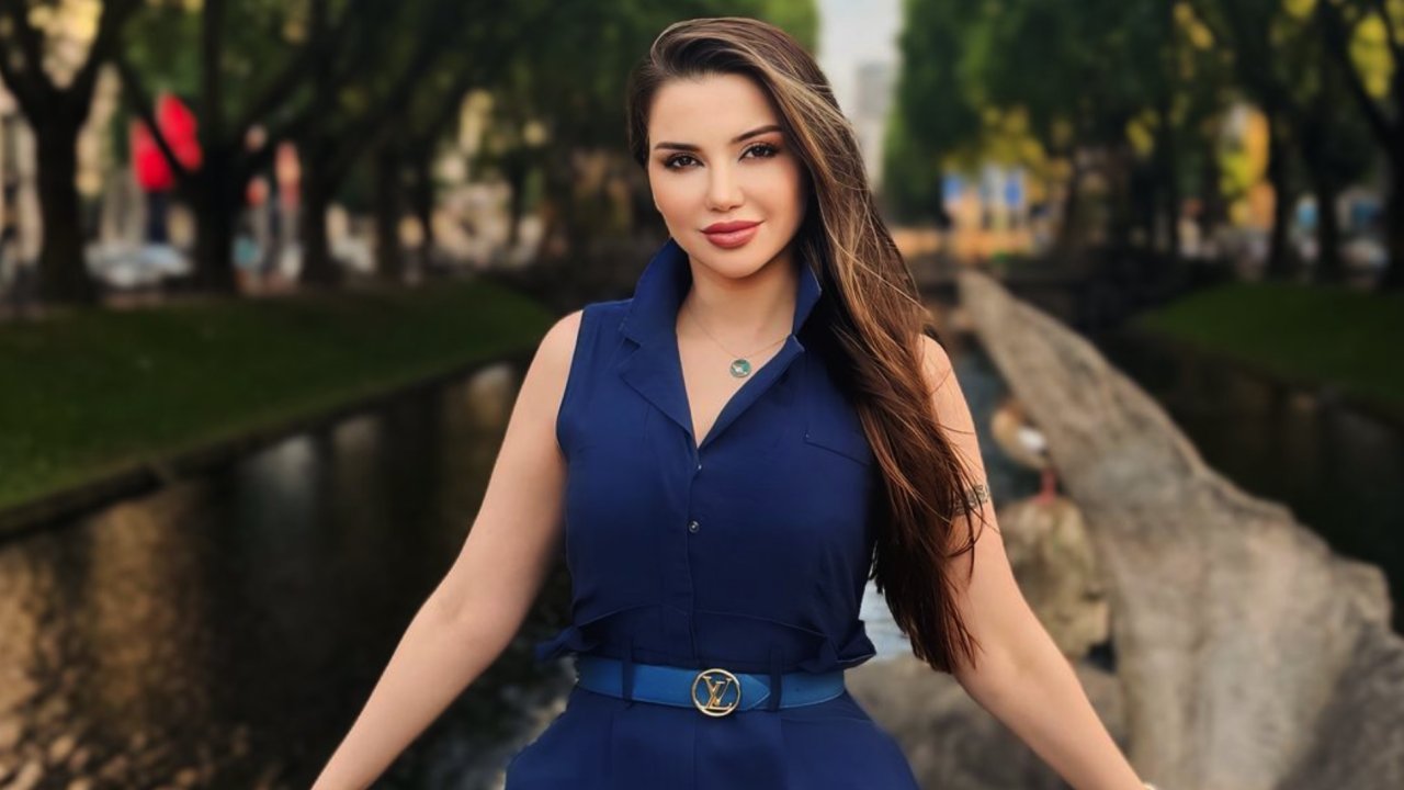 Esra Ezmeci'den Takipçisine Şaşırtıcı İtiraf Tavsiyesi: "Kocamı Özlemek En Doğal Hakkım"