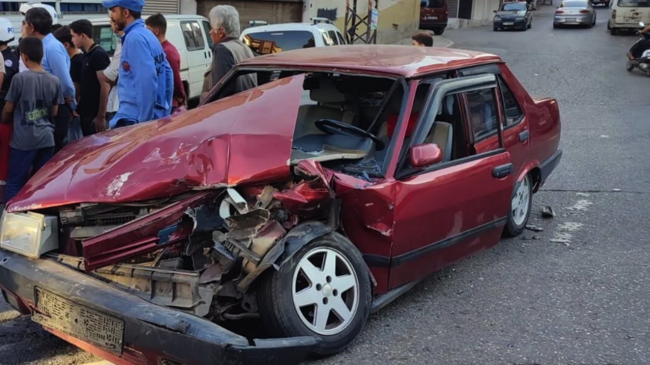 Gaziantep’te Çıksorut Mahallesi'nde Feci Bir Kaza! TOFAŞ ARAÇ DARMADAĞIN OLDU!