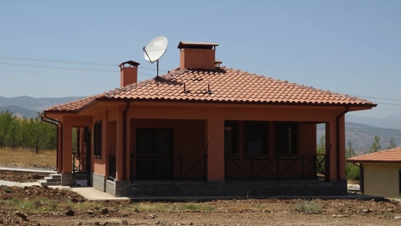 Gaziantep'te depremzedeler, villaları aratmayan köy evlerine kavuştu