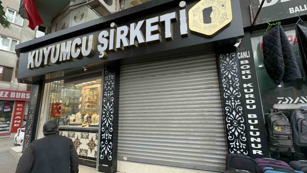 SURİYELİ KUYUMCU milyonlarca liralık altınla sırra kadem bastı.