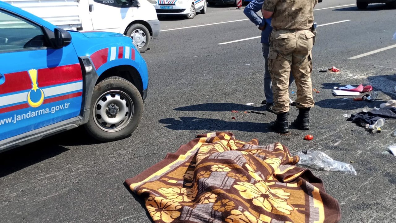 Gaziantep'te devrilen minibüsteki 1 kişi öldü, 8 kişi yaralandı