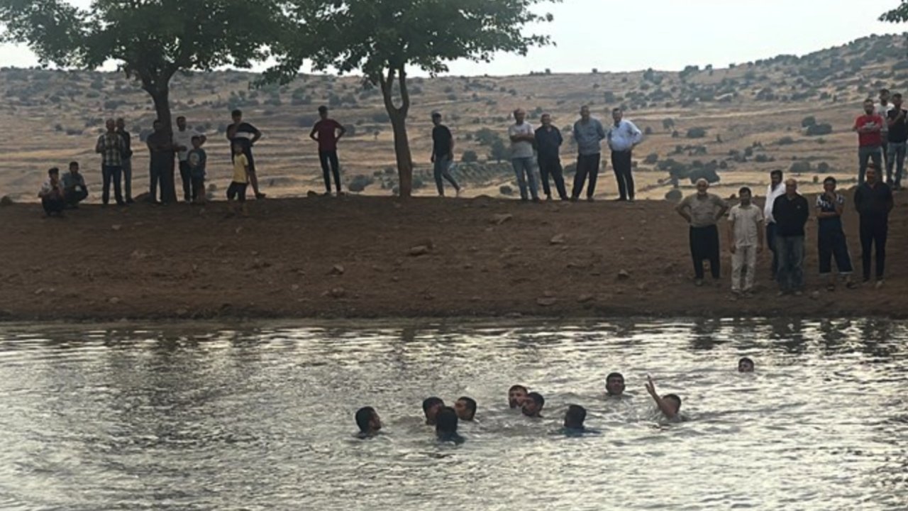 GAZİANTEP'TE DÜN YÜREKLER YANMIŞTI! Gölette boğulan Burhan Bilgin, kardeşi Deniz Bilgin ve İsmail Uygun toprağa verildi