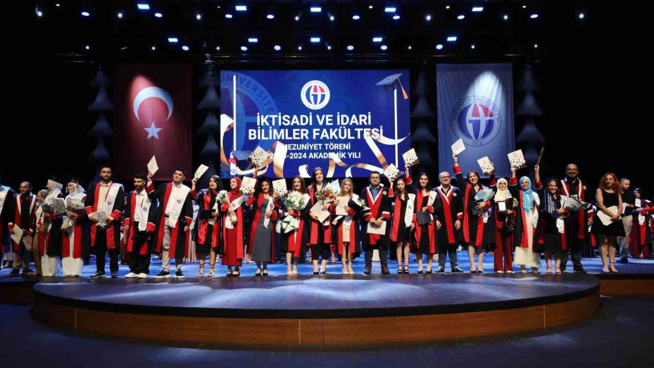 Rektör Prof. Dr. Özaydın: “Karamsar olmayın, Türkiye’nin ve sizin önünüz açık”