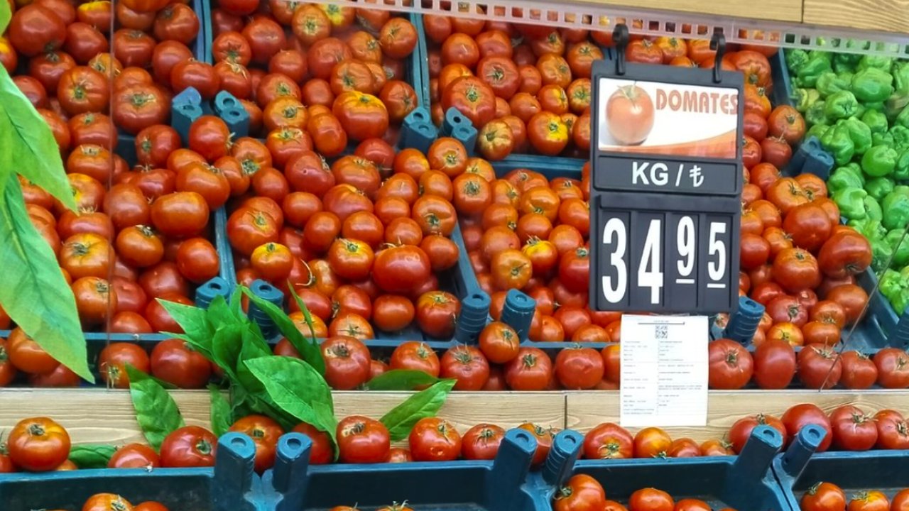Gaziantep'te Domatesin Tarlada Fiyatı 5 TL  Markette 35 TL.