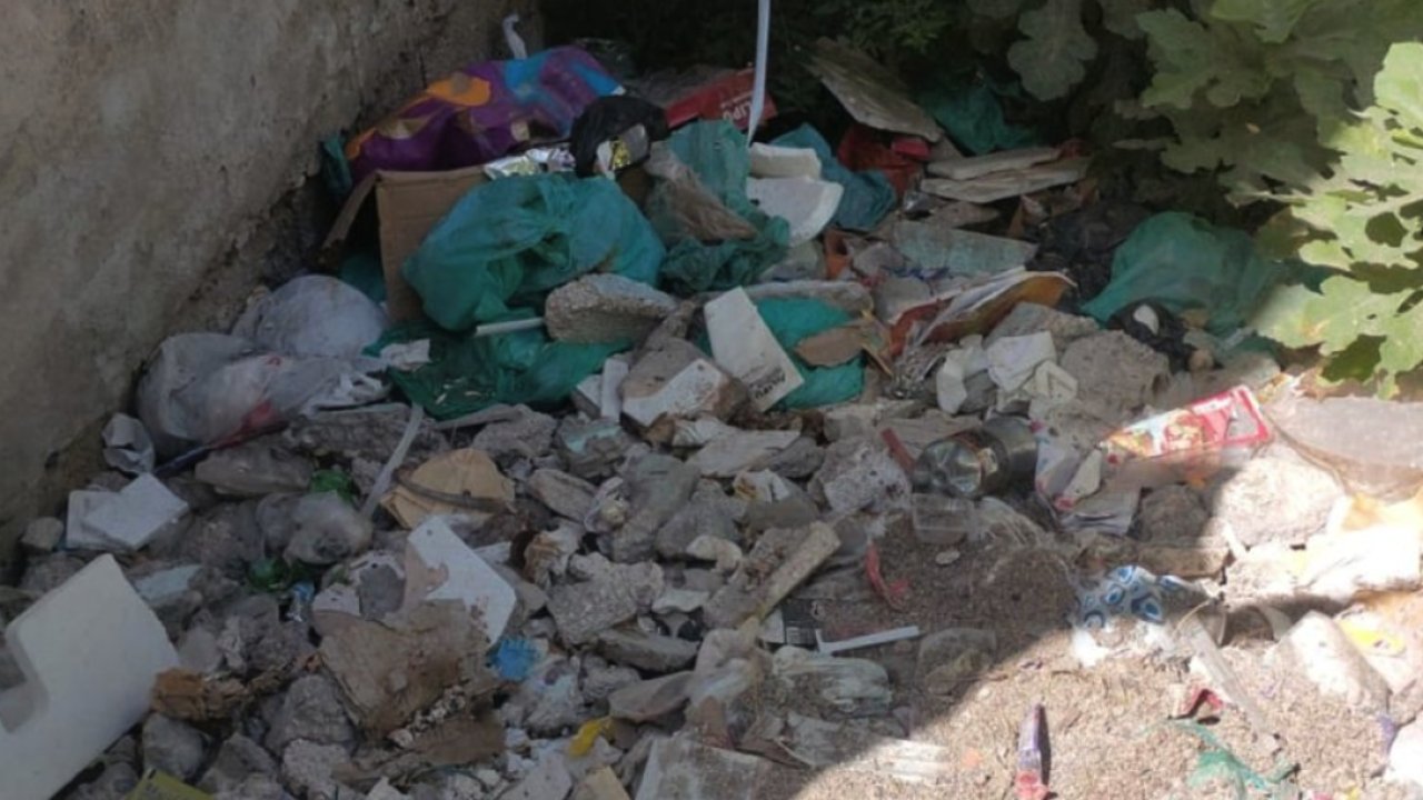 Karşıyaka Mahallesi'nde O Sokaklar Çöpten Geçilmiyor!