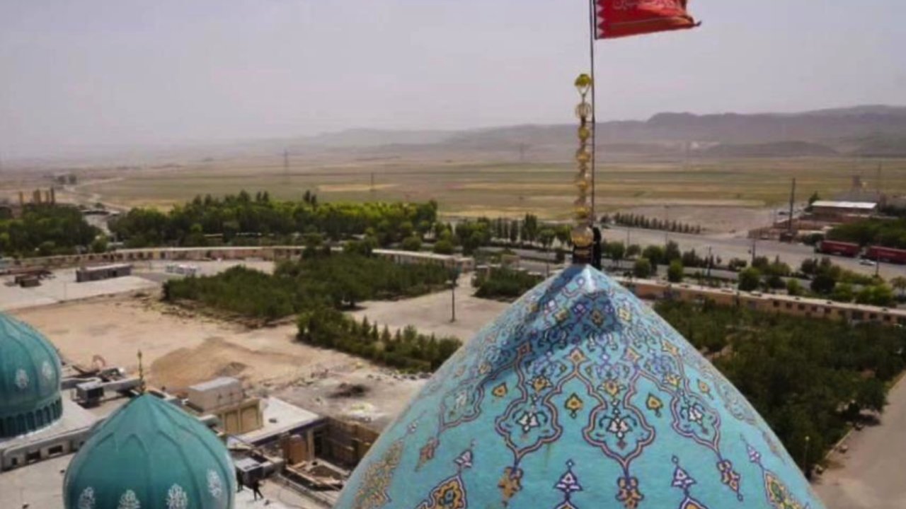 İran'da cami kubbesine İsmail Haniye için “intikam bayrağı” çekildi... İNTİKAM YEMİNİ EDİLDİ!