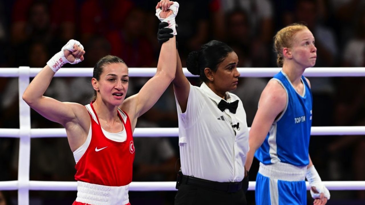 Milli boksör Buse Naz Çakıroğlu, kadınlar 50 kilo yarı final maçında