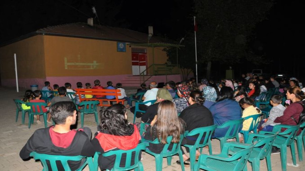 Köyde yazlık sinema keyfi