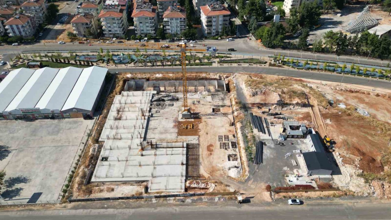 Gaziantep'te Kamil Ocak Spor Salonu inşaatına başlandı