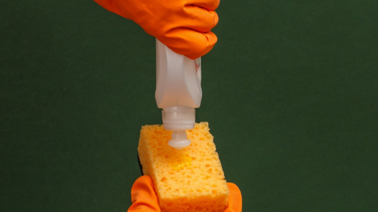 Nitril Eldiven ile Bulaşık Eldiveni Arasındaki Farklar ve Hangi Durumda Kullanılmalı?