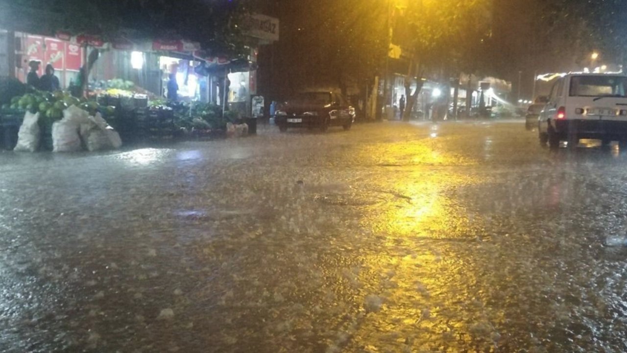 Gaziantep ve ilçelerinde sağanak yağmur etkili oluyor