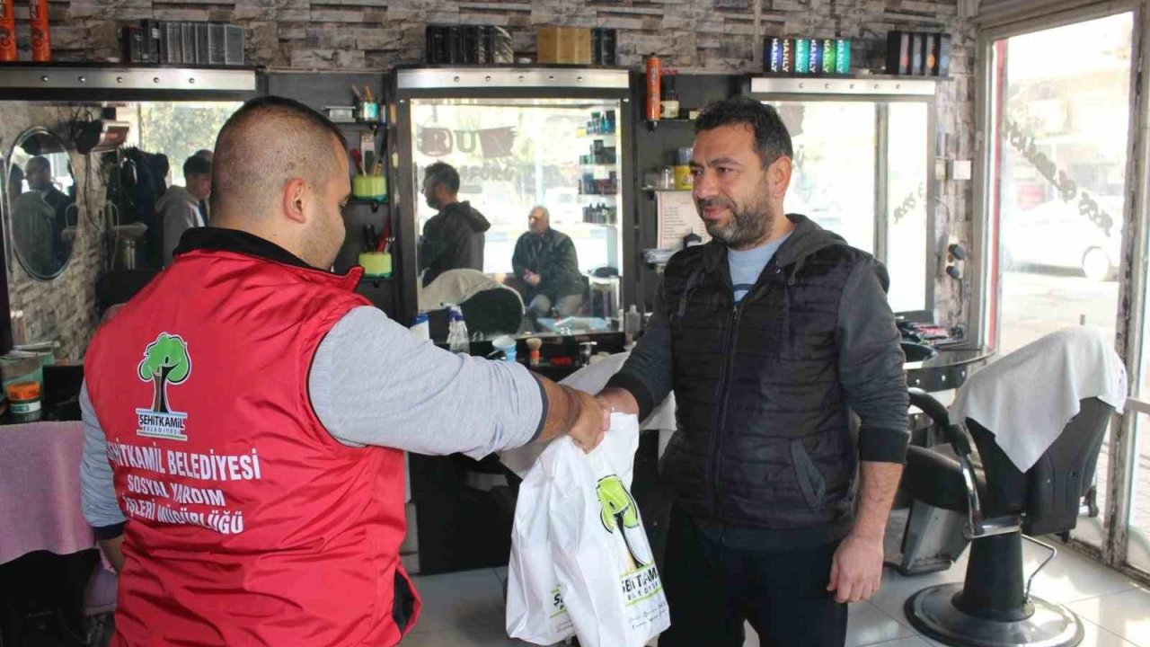 Umut Yılmaz'dan Berber ve Kufaförlere Hediye