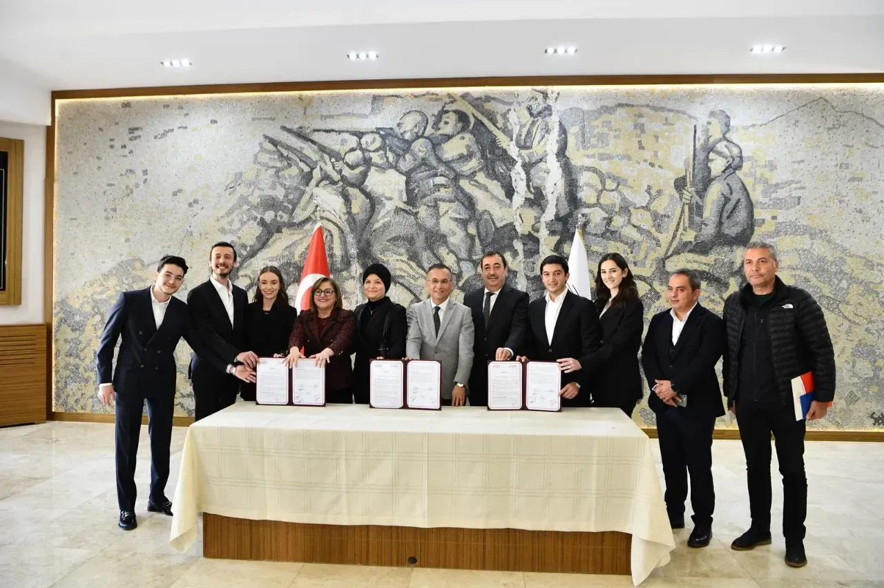 Gaziantep'in o ailesi hayrına 3 tesis yapacak! İmzalar atıldı