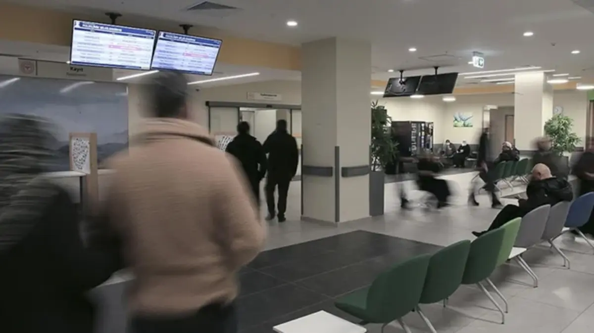 Bakan Kemal Memişoğlu imzaladı: Artık o meslek grubu da hastanelerde öncelik sırasına eklendi