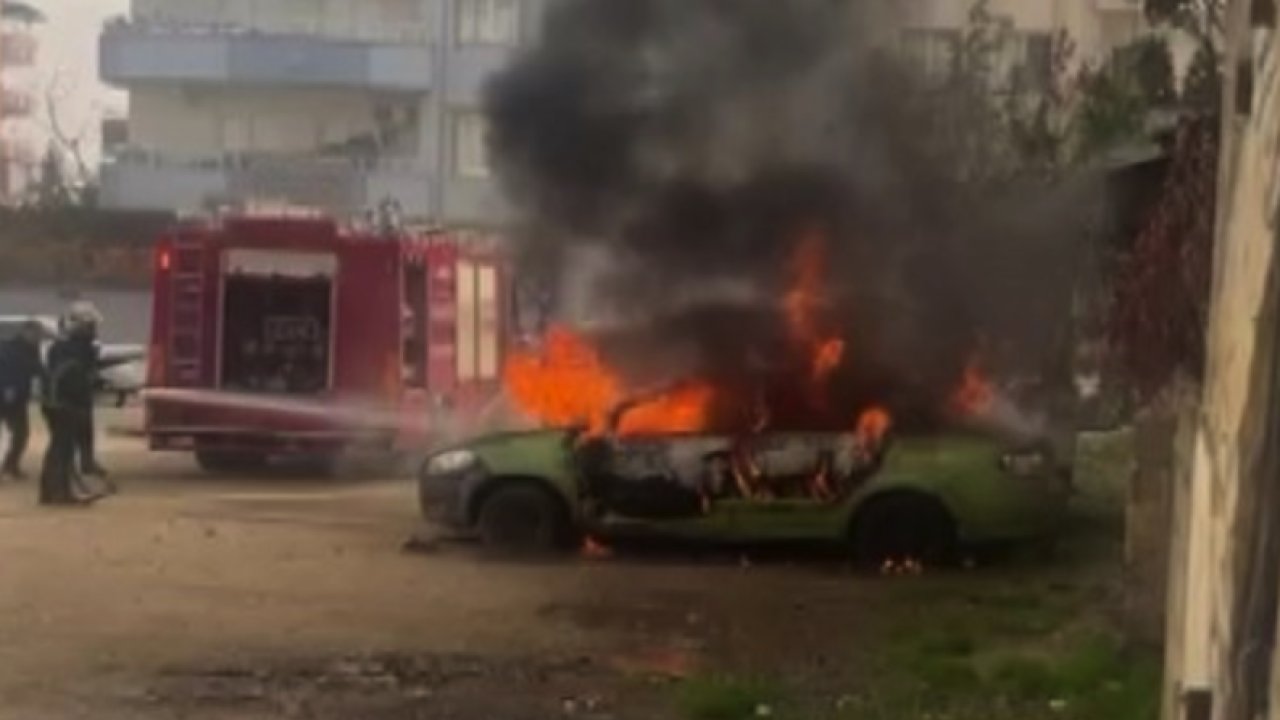 Gaziantep'te Park halindeki otomobil alev alev yandı
