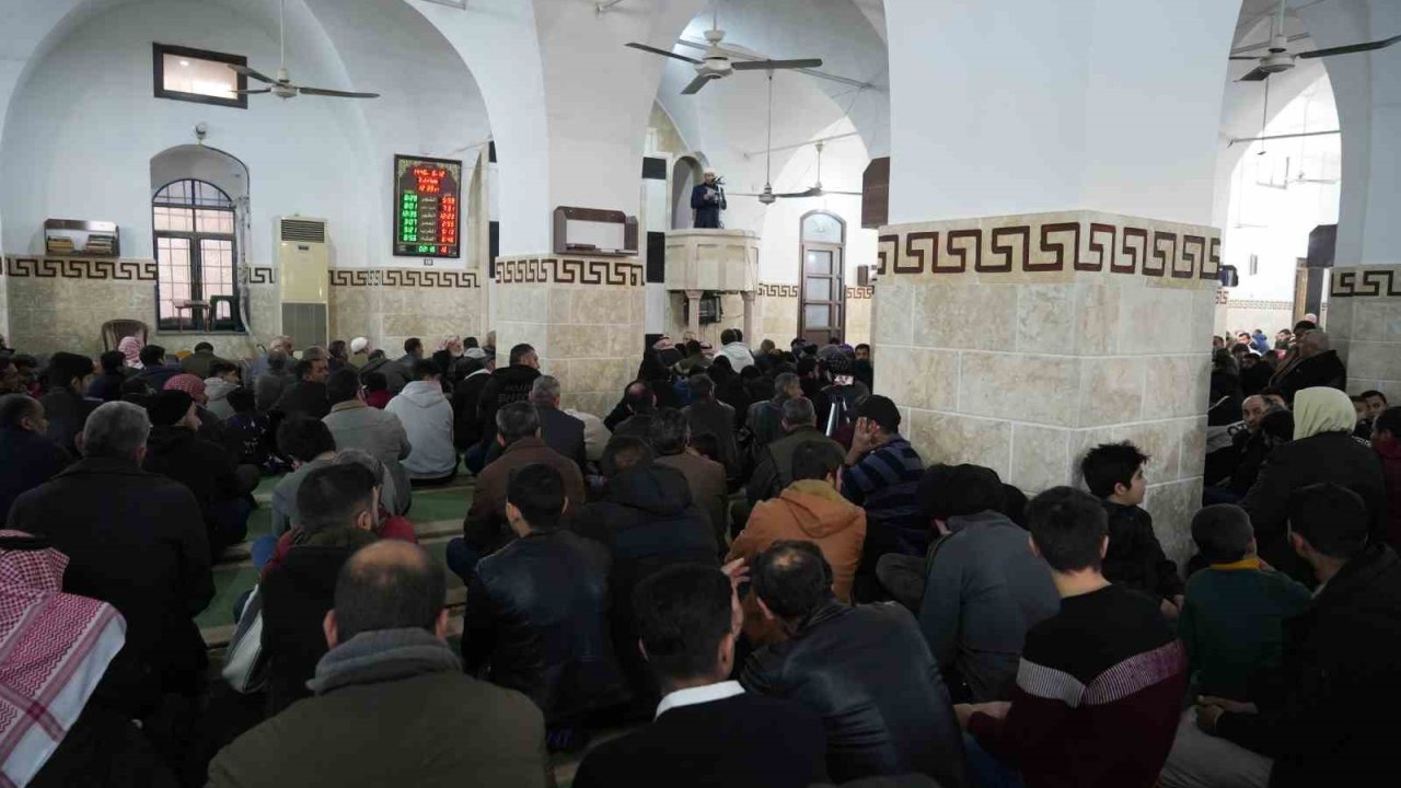 Münbiç’te özgürlüğün ilk cumasında şükür duası