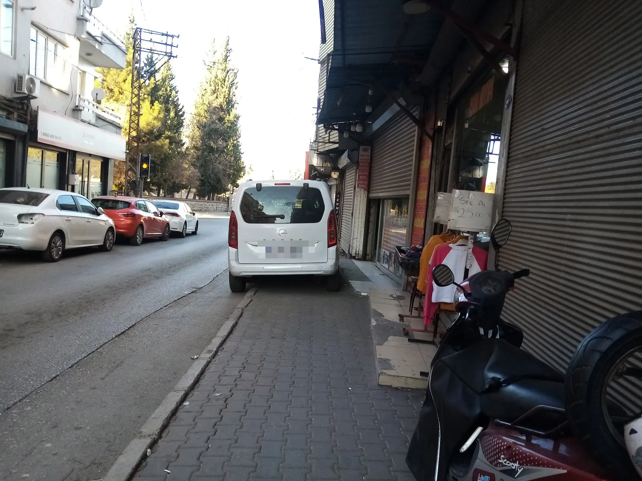 Gaziantep'te kaldırımlar otoparka döndü!