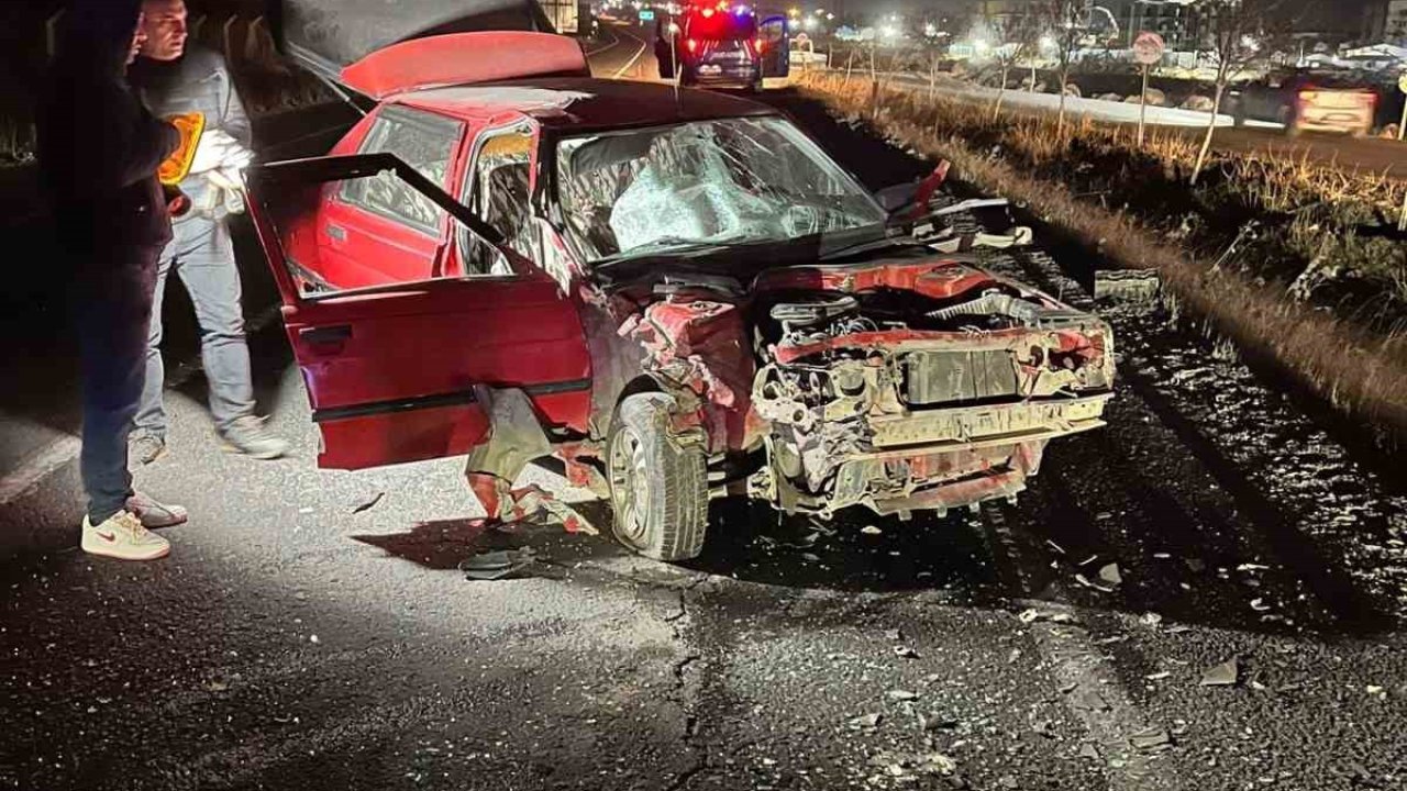 Gaziantep - Şanlıurfa yolunda otomobil motosiklet ile çarpıştı: 1 ölü, 2 yaralı