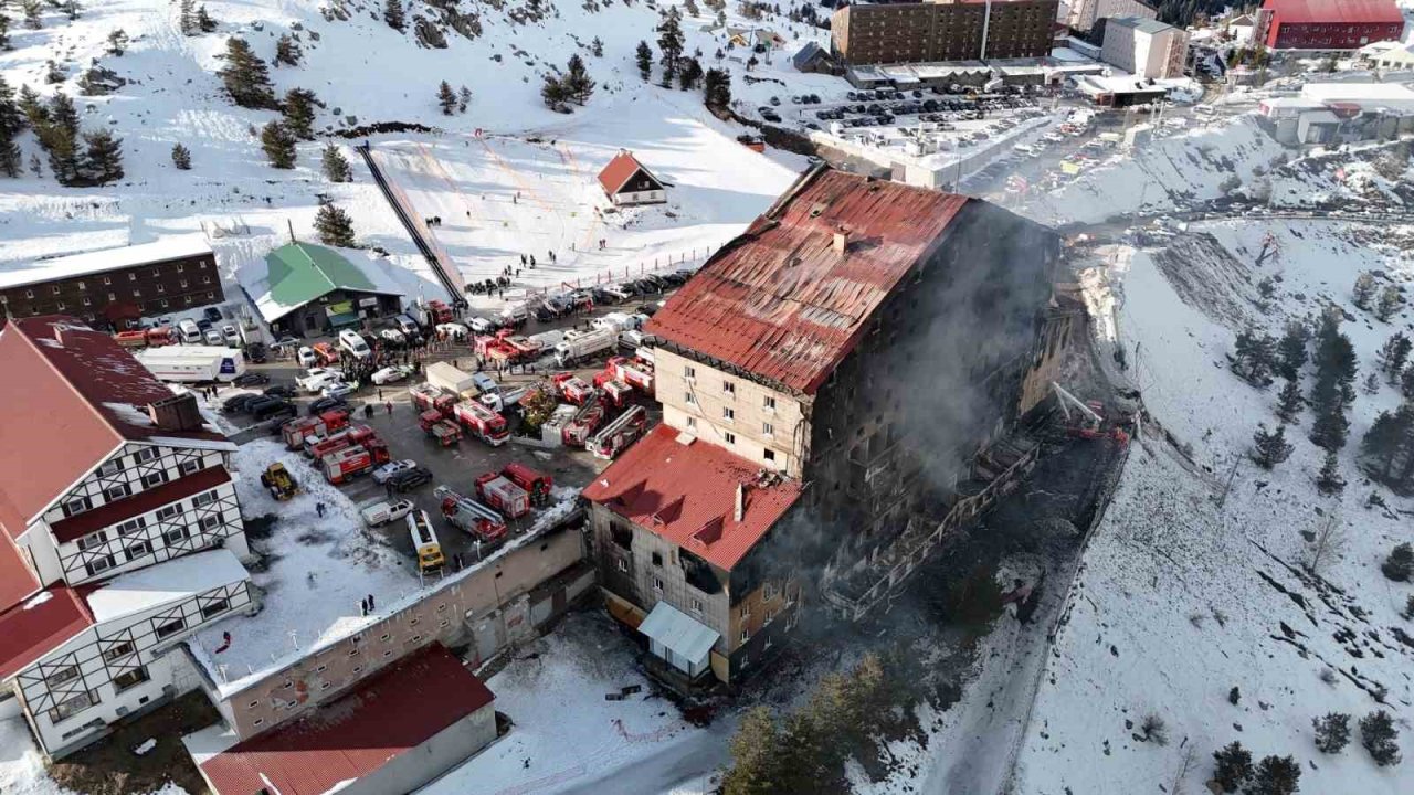 Bolu'da Yangında 66 Kişi Öldü: Ama Onlar Kayak Keyfine Devam etti