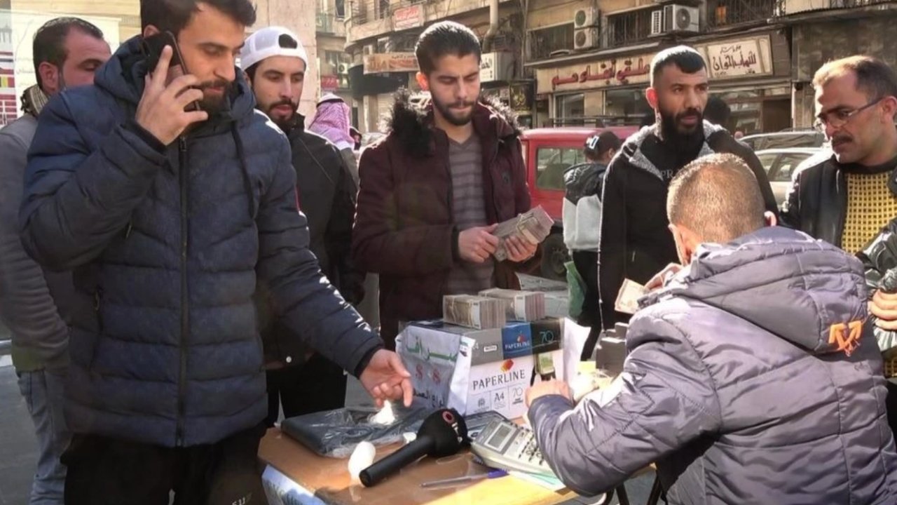 Suriye Lirası Uçuşa Geçti! Dolar'la Yarışa Geçti