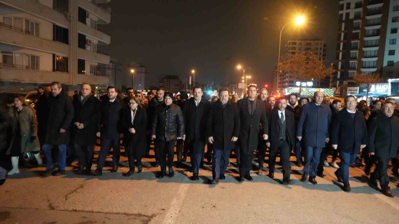 Gaziantep’te deprem şehitleri için sessiz yürüyüş