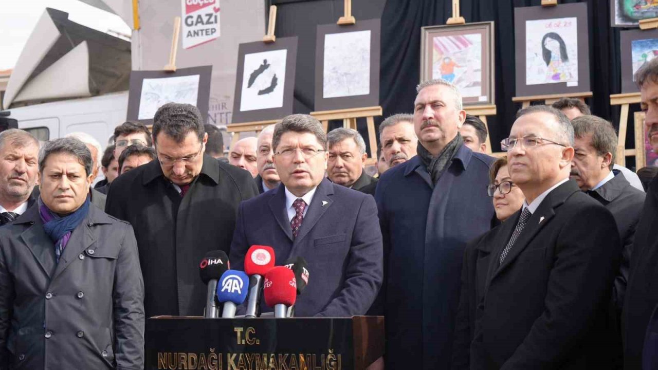 Gaziantep ve Türkiye Adalet Bakanı Tunç'un Deprem Açıklamasını Konuşuyor