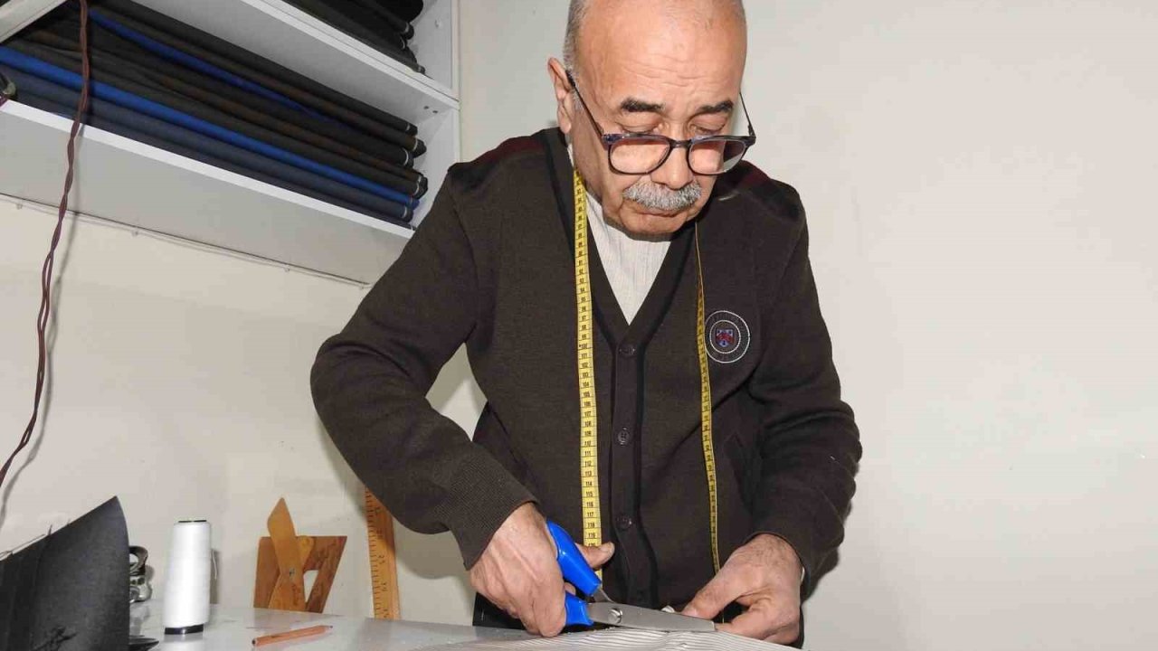 İğne İplikle Geçen Bir Ömür