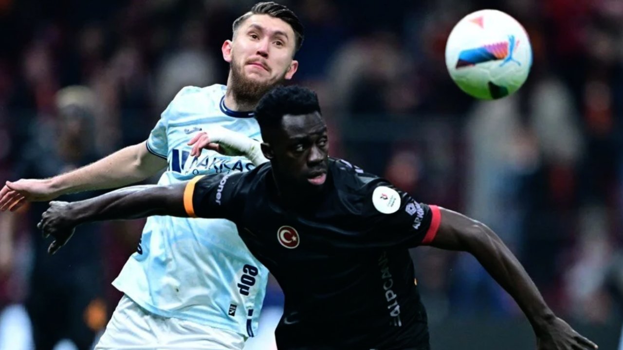 Flaş... Flaş... Adana Demirspor, Galatasaray maçında sahadan çekilme kararı aldı.