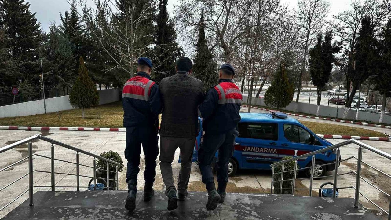 Gaziantep'te adam öldürme suçundan aranan firariyi jandarma yakalandı