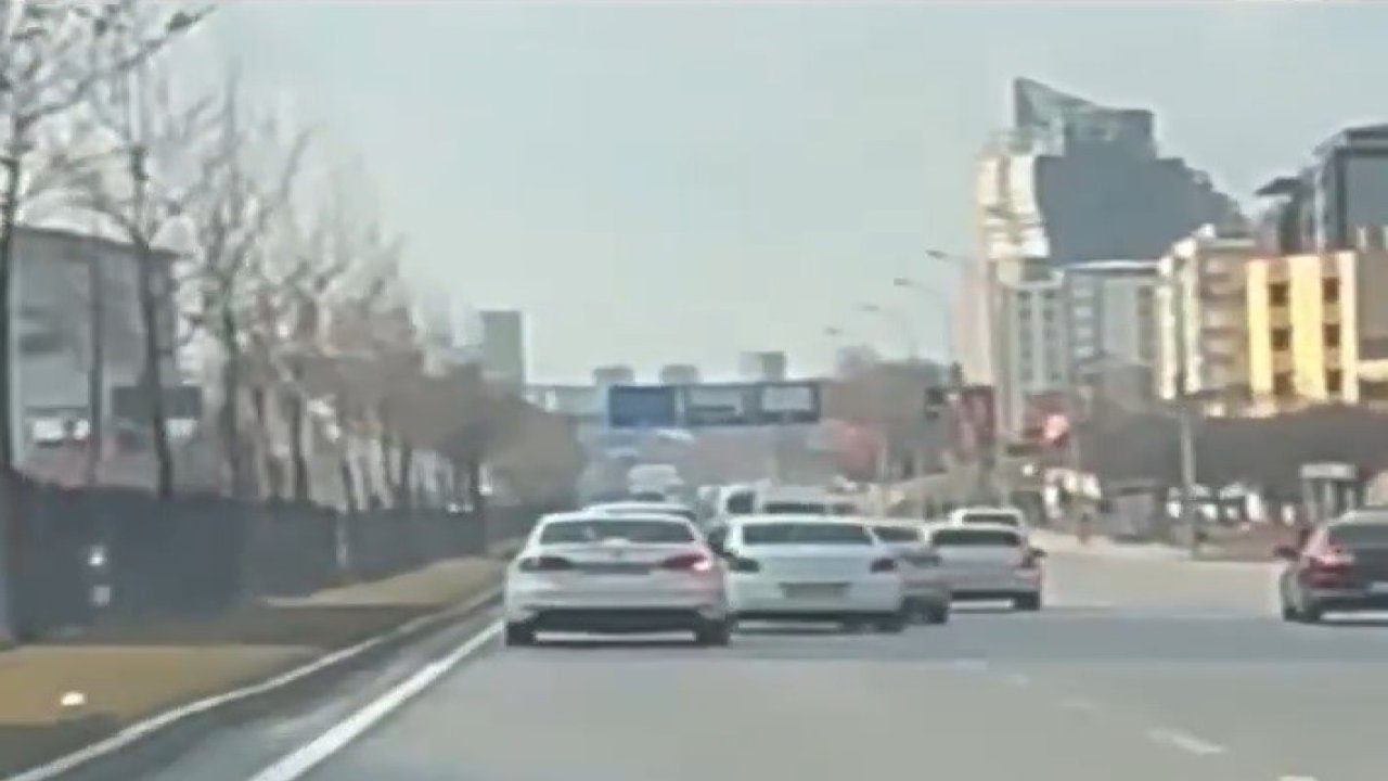 Gaziantep’te makas atan sürücüler trafiği tehlikeye soktu! İşte O anlar