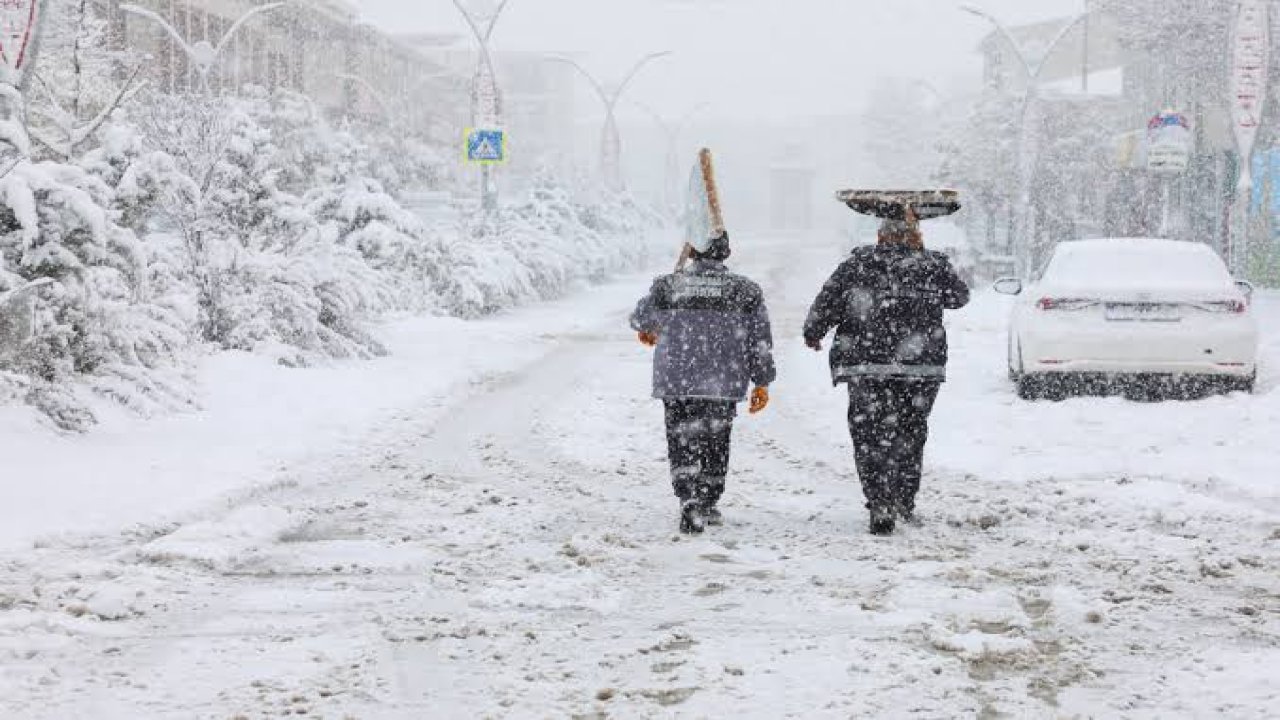 Gaziantep’te an itibariyle kar yeniden başladı! Yarın okulların tatil olması bekleniyor!