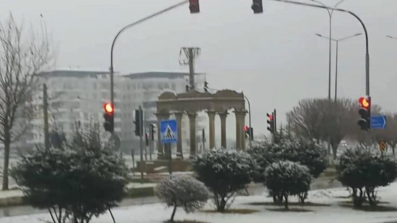 Araban’a kar yağışı çiftçilerin yüzünü güldürdü
