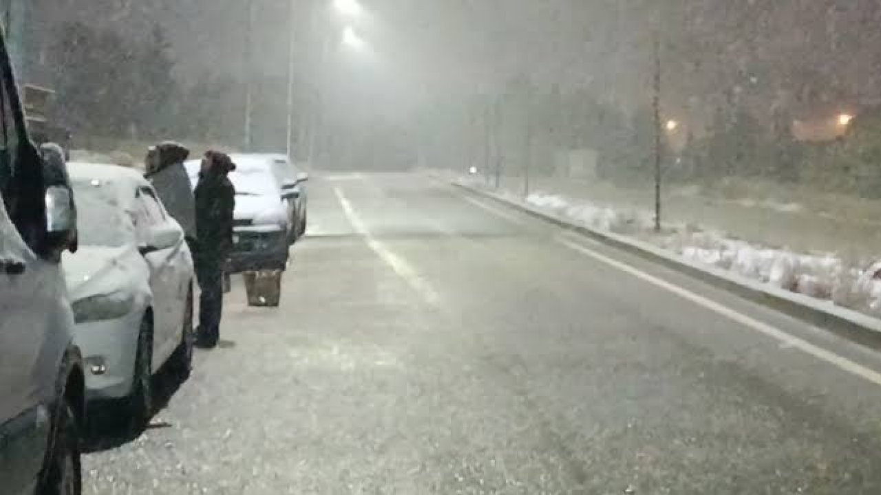 Gaziantep’te aralıksız kar yağışı devam ediyor! Bugün kamu çalışanları idari izinli sayılacak mı? Okullar tatil olacak mı?