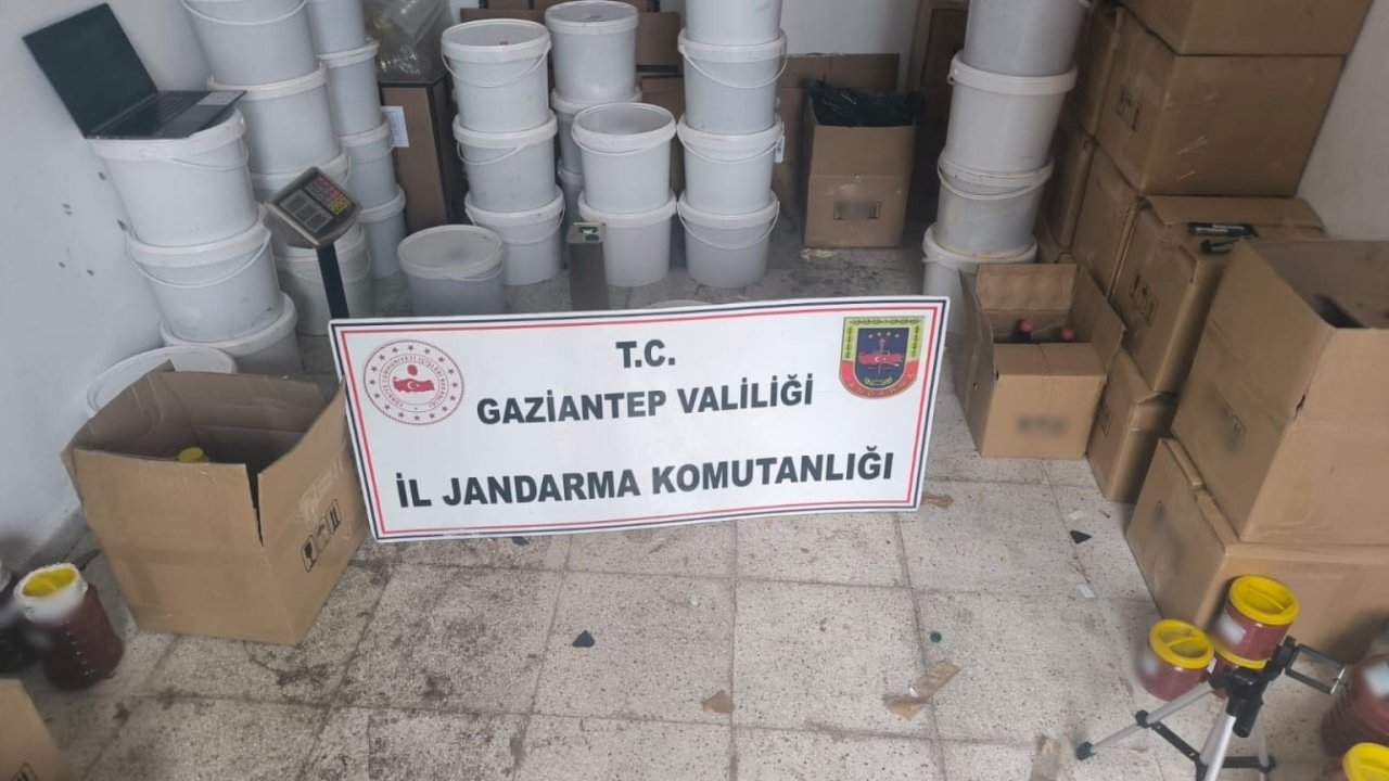 Gaziantep’te sahte zeytinyağı ve antep salçası operasynu: 1 gözaltı