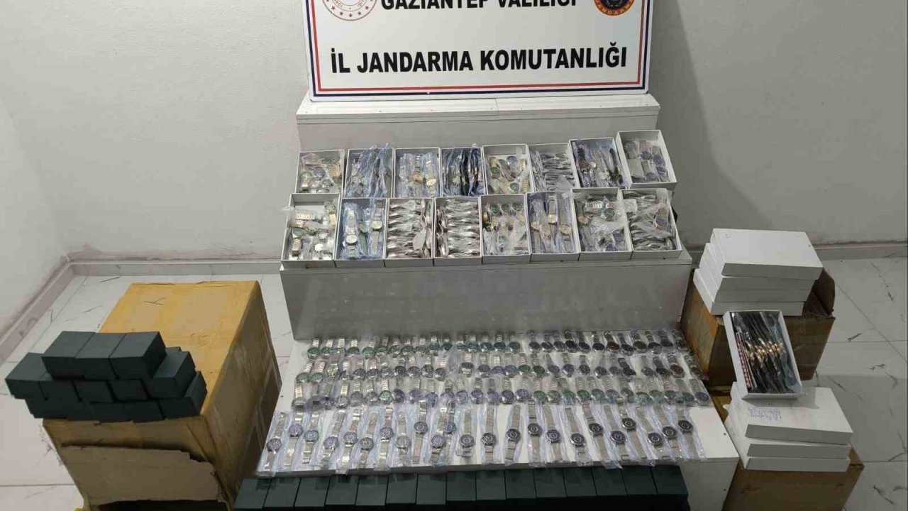 Gaziantep’te 2,3 milyon TL değerinde taklit saat ele geçirildi