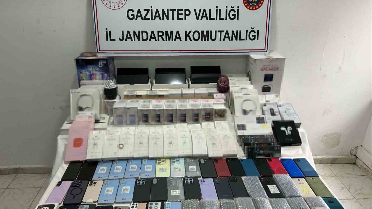 Gaziantep’te 3 milyon TL değerinde kaçak elektronik eşya ele geçirildi: 3 gözaltı