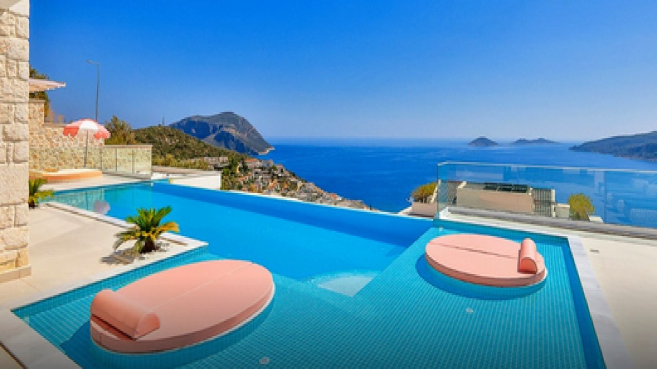 Antalya’da Havuzlu Muhafazakar Villa Kiralama